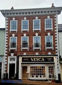 Esca with Rooms - Image 1