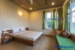 SaffronStays Serenity - 2BR villa overlooking Lake Kadwa with garden, swings & treks near Sula Vineyard - Image 5