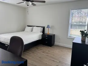 Gorgeous Master's Rental in Martinez - Image 2