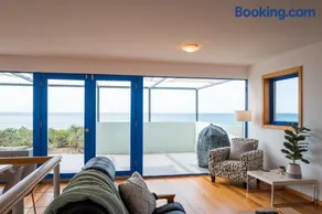 Unique beachfront retreat w panoramic sea views - Image 2