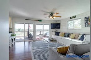 Cozy Lakefront Holiday Getaway! - Image 3