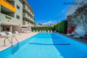 Appartement avec piscine et terrasse | Vue jardin - Image 3