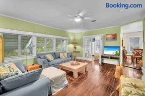 Blue Reverie - Downtown Cottage - Image 4
