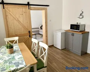 Fenyőudvar Vendégház Mocsa - Image 2