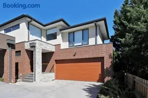 Modern 4BR townhouse best for family and couples - Image 1