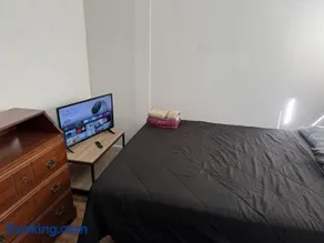 Private house with 4 bedrooms 2 bathrooms, NYC direct bus 1 block away, MetLife Stadium FIFA World Cup 30 minutes away - Image 5