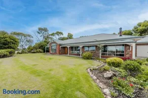 Adelaide Hills Country Paradise - Image 3