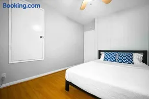 Elegant Beachside 2 Bed 2 Bath - Image 5