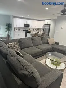 Modern new townhouse near Stone Mountain Sleeps 10 - Image 2