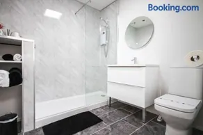 Self-Contained Holiday Accommodation in the Heart of Easingwold with Parking - Image 5