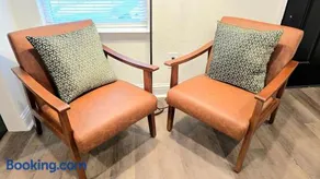 Charming & Stylish in Mid-Town - Image 2