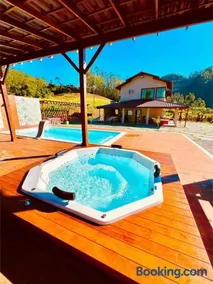 Refúgio Premium nas Montanhas de Alfredo Chaves Refúgio nas Montanhas de Alfredo Chaves com Piscina Jacuzzi Aquecida externa Suite Master com Hidro e Área Gourmet - Image 1