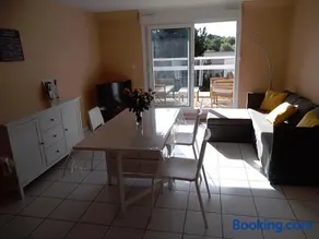 Appartement ds résidence privée avec parking privé - Image 1