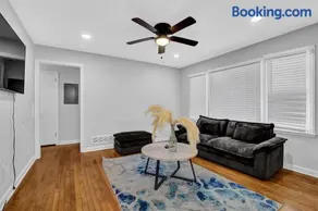 Cozy Home In Forest Park, GA - Image 2