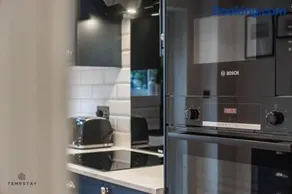 STYLISH HOME WITH FREE PARKING - 10 MINS TO LEGOLAND! - By Tempstay - Image 2