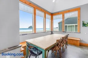 Gorgeous Oceanfront Home With Incredible Views of Haystack Rock - Dogs Welcome! - Image 2