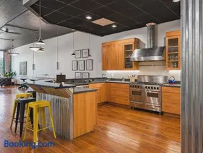 Spacious State Street Loft - 2 bed - 2 Bath - Downtown - Image 5