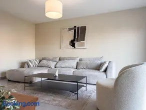 Maison contemporaine de 150 m2 avec garage privé et terrasse ensoleillée - Image 2