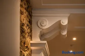 B&B Hipponion - Image 3