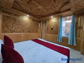 Traditional Pahadi 4 BR Villa Amazing Valley View - Image 2