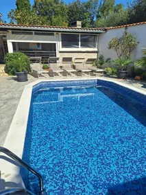 Apartment with private pool and arbor - Image 4