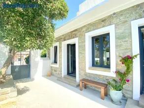 Svolis Townhouse - Urban Oasis with Pool & Garden - Image 1