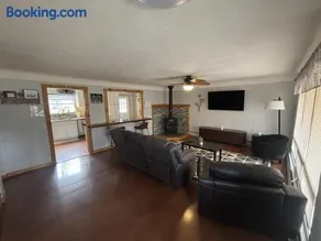 Trailside Lake Retreat - Image 3