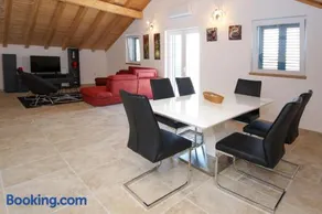 Lucich White House - Image 3