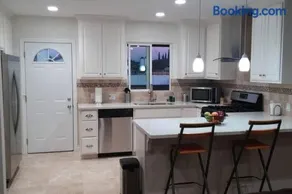 Family getaway 3 BR 2 Bath home in Lomita, CA. - Image 2