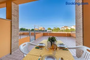 GuestHost - Apartment with Terrace & Parking near the Sea - Image 1