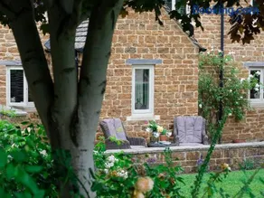 Climbing Rose Cottage - Dog Friendly - Peaceful Cotswold Cottage - Image 2