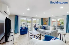 Serene waterfront home with kayaks, paddle board, grill, firepit, WD, and AC - Image 3