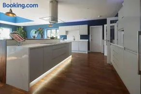 huge house & tennis court - negotiable - Image 5