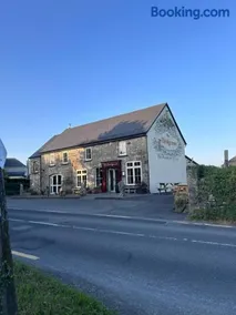 The Hedgerow Kilshanny - Image 2