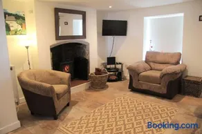 Peacock Cottage - Image 4