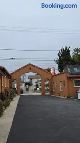Sunny Cove Motel - Image 4