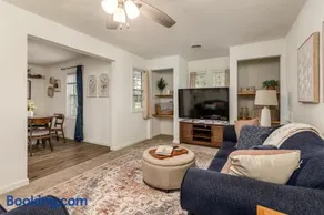 Walkable 2BR Cottage in Downtown Marion - Image 5