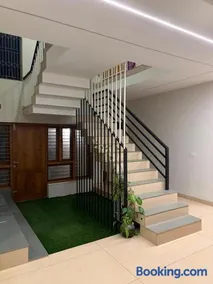 The Pearl, Elegant 5 Bedroom Kerala Home - Image 4