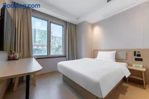 Hi Inn Shanghai Xujiahui Center - Image 1