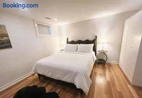 Fully Private Basement Suite Private Entrance Kitchen Bathroom Free Parking Near Oakwood Station TTC Hwy 401 - Image 1