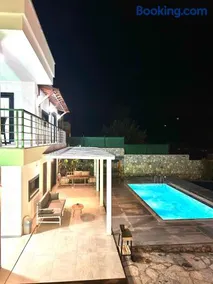 Bodrum Kızılağaçta özel havuzlu geniş bahçeli lüks Villa - Image 4