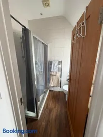 One Bed Flat Close to Station & River - Image 4