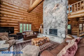 Timber Shores Rustic Waterfront Log Cabin - Image 4