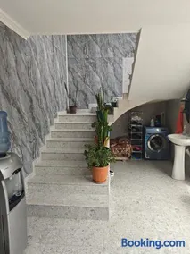 House Dea Dea - Image 1