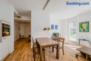 EXQUIS Artistic 2BR-Apartment EAMES I Garden I Family-friendly I Parking I Home Office - Image 4