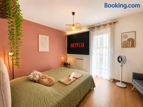 Suite Cinéma - Smart TV - Queen Size - WIFI - Gare 8 min - Image 1