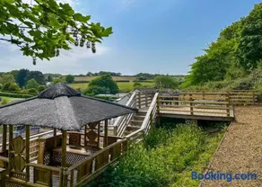 Hamlet Lodge Retreat At Calloose Holiday Park - Image 4
