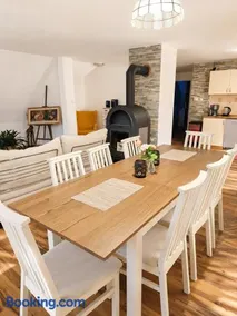 Forest House near Klínovec with 5 Independent Apartments - Image 3