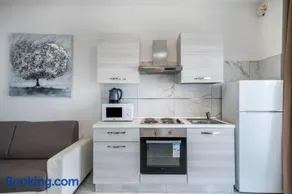 Planet Suite 404 - Image 2