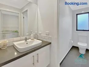 The Horizon on Clayley Luxury 5BR Oceanview Retreat) - Image 5